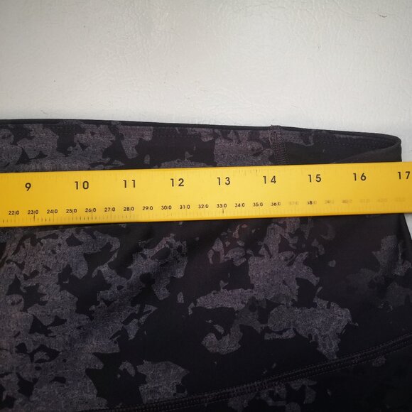 Under Armour Ladies Size XL Purple & Silver Compression Heat Gear Leggings - Picture 6 of 8